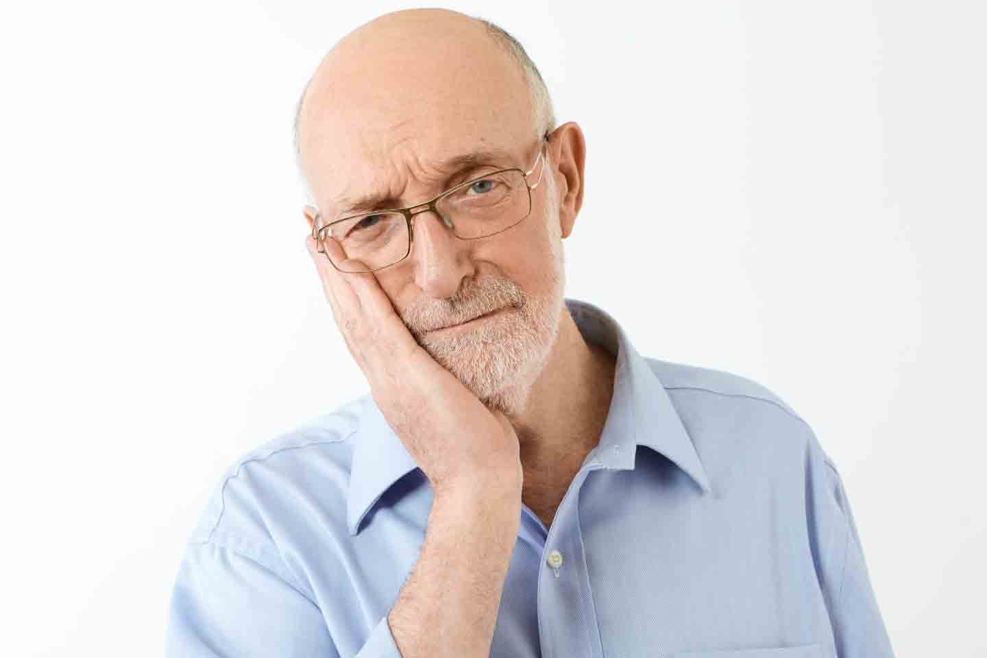 anziano dolore bocca impianto dentale